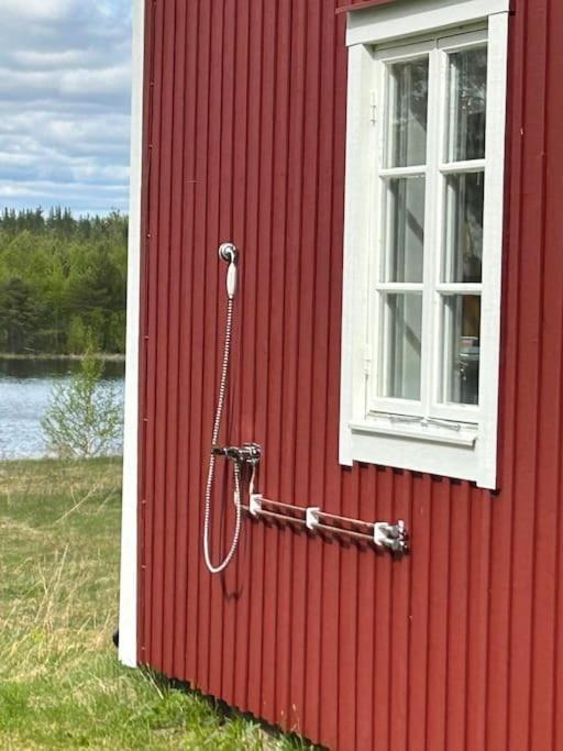 Charmig Gard Med Bastu, Strandtomt Och Utedusch I Naturskoent Omrade Sveg Kültér fotó