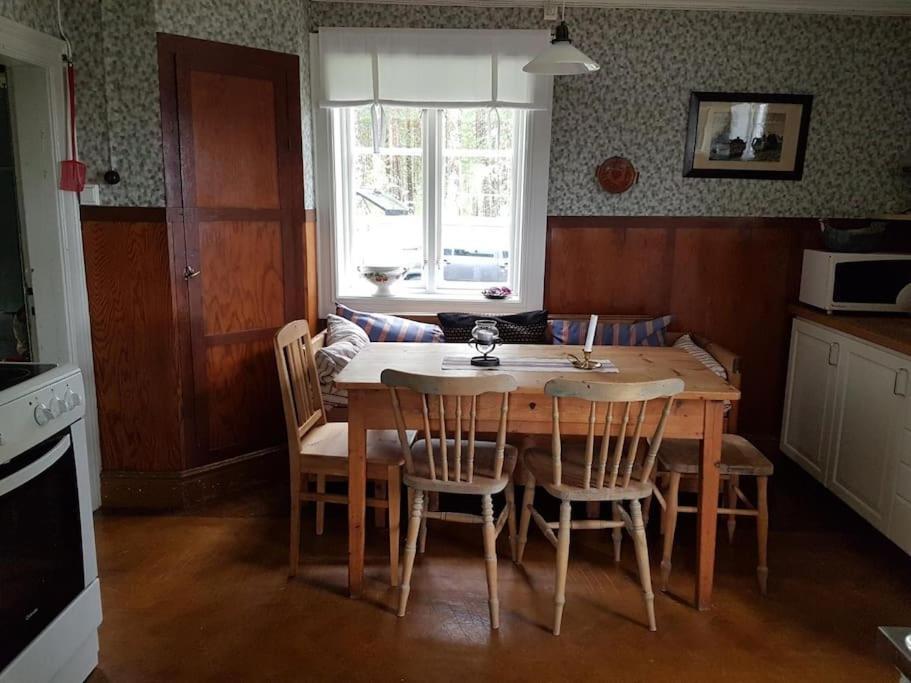 Charmig Gard Med Bastu, Strandtomt Och Utedusch I Naturskoent Omrade Sveg Kültér fotó