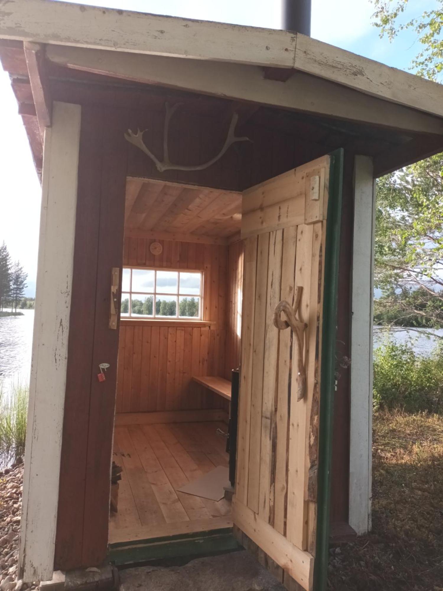 Charmig Gard Med Bastu, Strandtomt Och Utedusch I Naturskoent Omrade Sveg Kültér fotó
